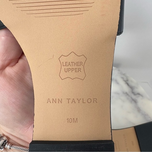 Ann Taylor Black Leather Slide Sandals Gold Chain Detail Size 10M - Picture 11 of 14